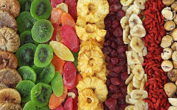 Kurutulmuş meyve çeşitleri — kivi, ananas, muz, goji